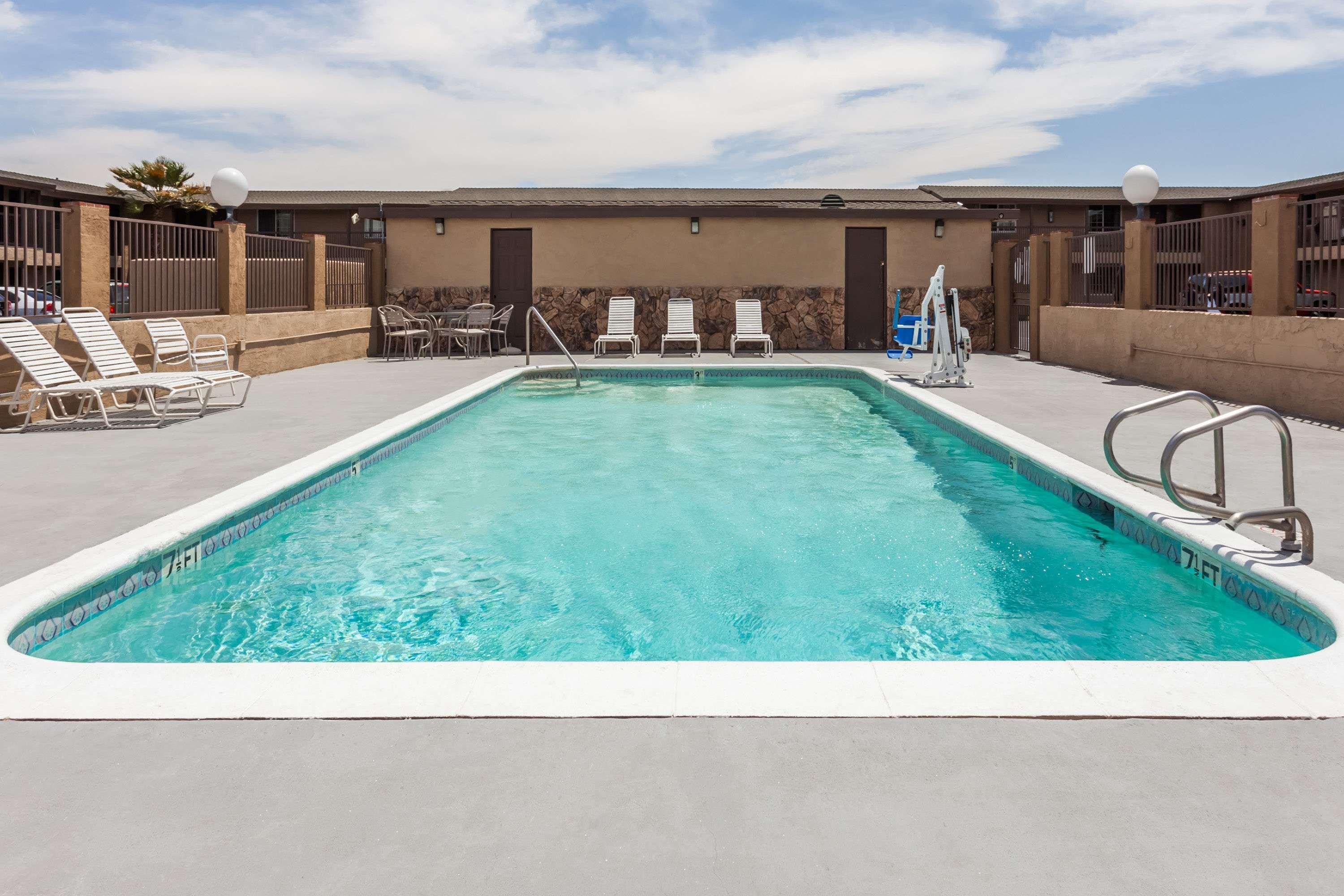 Travelodge By Wyndham Victorville Extérieur photo