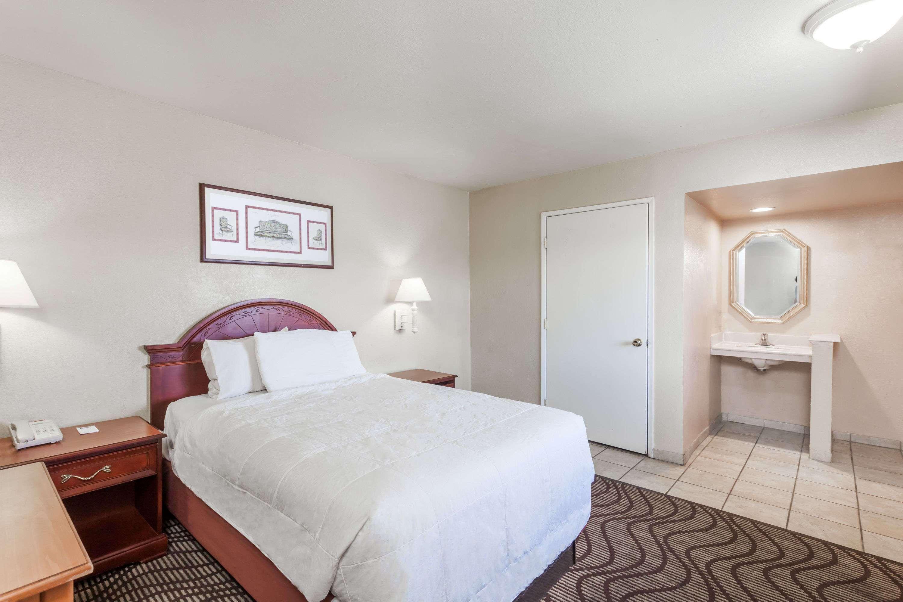 Travelodge By Wyndham Victorville Extérieur photo