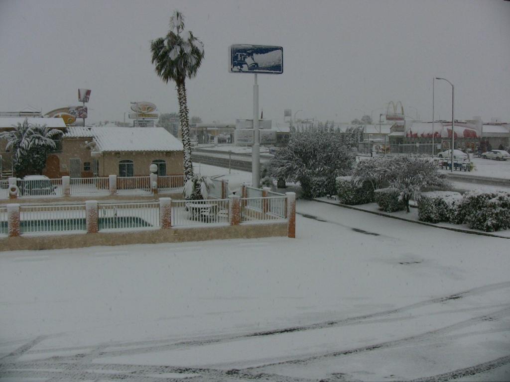 Travelodge By Wyndham Victorville Extérieur photo