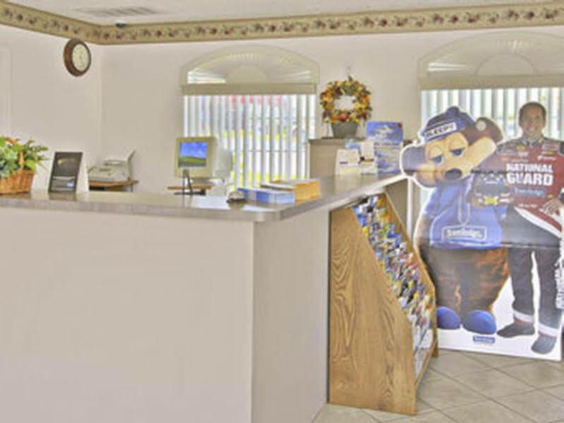 Travelodge By Wyndham Victorville Extérieur photo